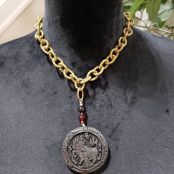 Womens Gold Tone Printed Coin Heavy Bronze Collar Pendant Necklace - Picture 2 of 6